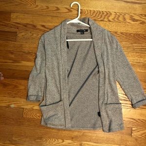 Quarter sleeve gray cardigan